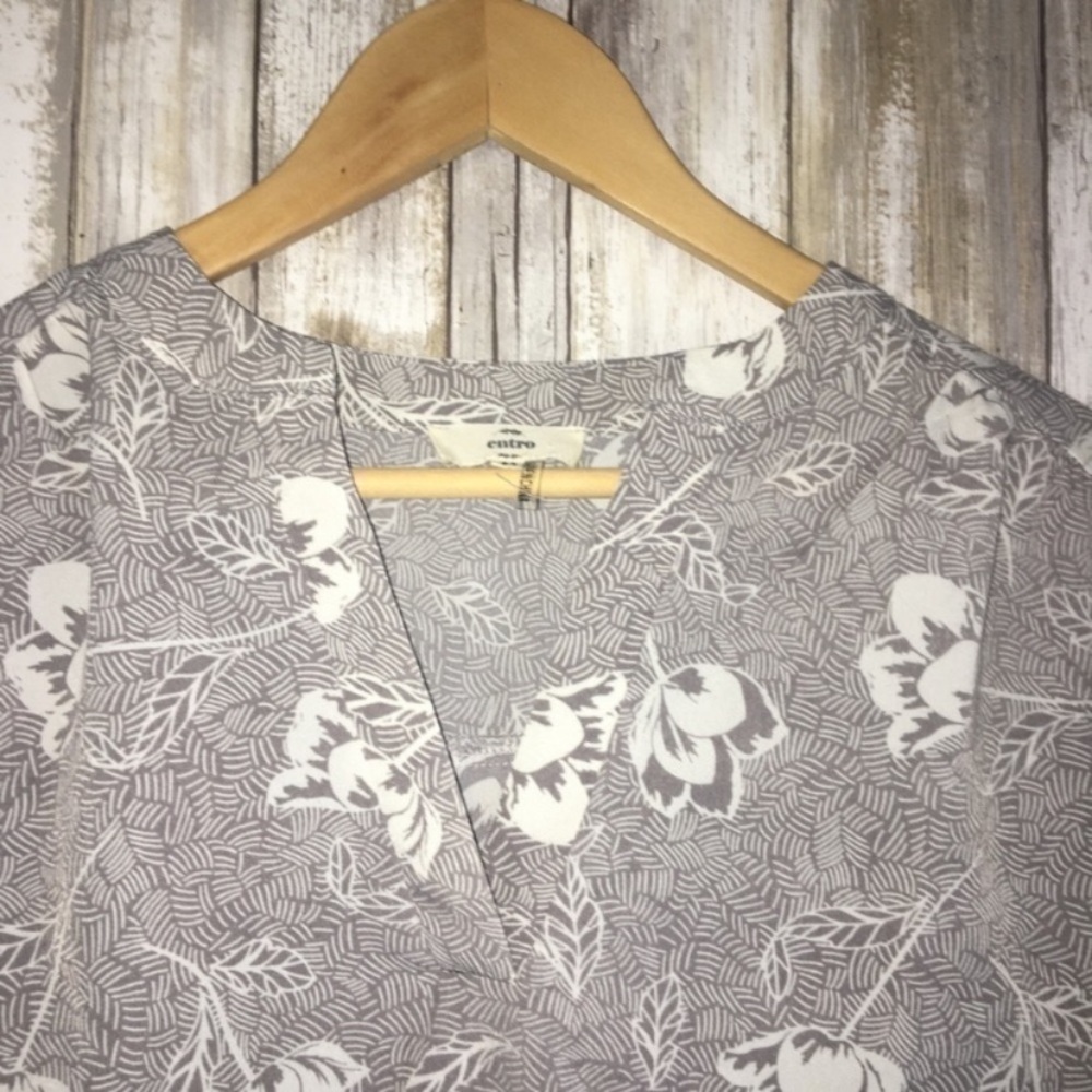 Entro Split Neck Grey Floral Oversized Blouse - Picture 4 of 5